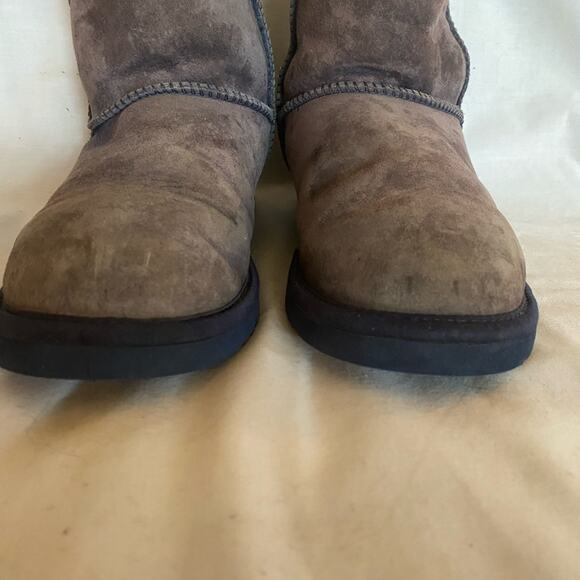 Uggs Sz 8 Gray Suede Faux Fur Lined Embellished w/crystal bows and logo - Picture 5 of 9